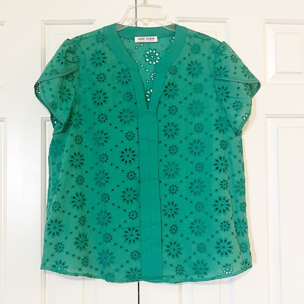 Kate Kasin Green Eyelet Lace Blouse | Short Petal Sleeves | NWOT | Size Large - Picture 4 of 16